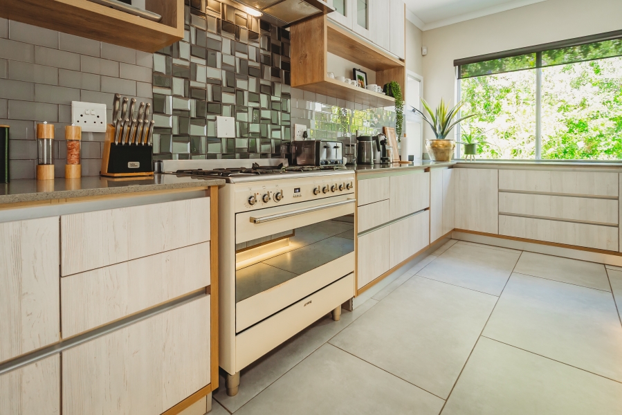 5 Bedroom Property for Sale in Heather Park Western Cape